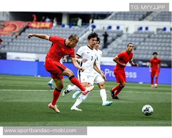 刘洋与张玉宁黄政宇等国足队友新年首训合影分享训练时光