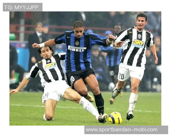 国米官方社交媒体分享图拉姆与阿德里亚诺合影瞬间前辈签名传承情怀 国米官方社交媒体分享图拉姆与阿德里亚诺合影瞬间前辈签名传承情怀